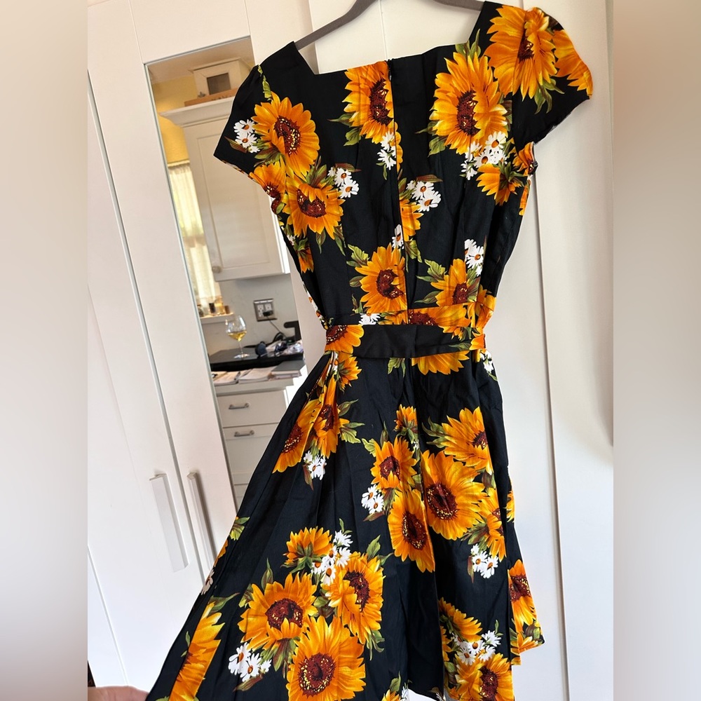 Like NEW! Classic Tea Dress Short Sleeve Swing Cocktail Party Dress with Pockets - Picture 6 of 7
